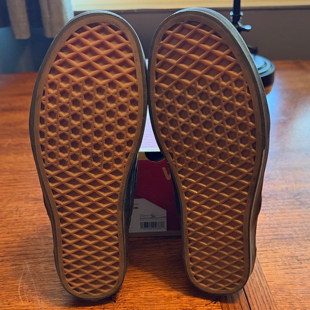 Special Edition Vans Leopard Skullđź’€Print Slip-Ons - Picture 5 of 5